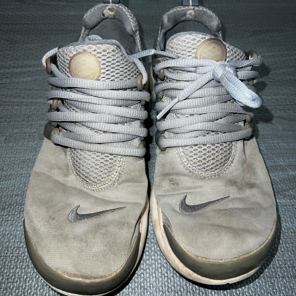 Nike Men's Light Gray Sneakers